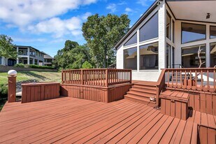 22 Creekwood Dr in Montgomery, TX - Building Photo