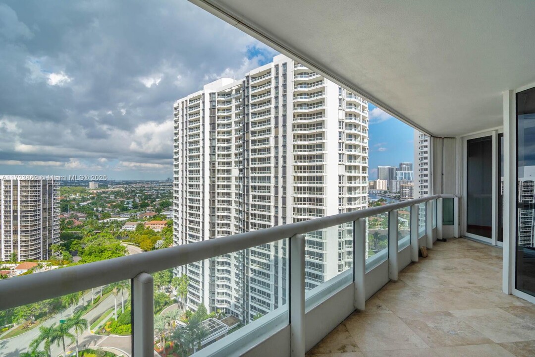 21055 Yacht Club Dr, Unit # 2104 in Aventura, FL - Building Photo