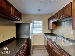 2101 Mallard Way in Lithonia, GA - Foto de edificio - Building Photo