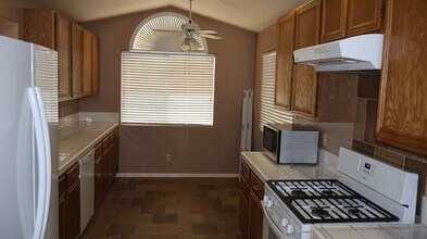 7382 Cedar Ridge St in Las Vegas, NV - Building Photo - Building Photo