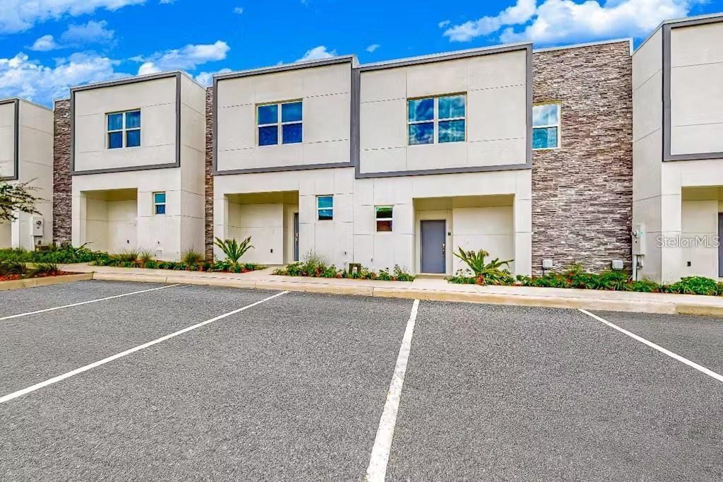 605 Trikomo Dr in Davenport, FL - Building Photo