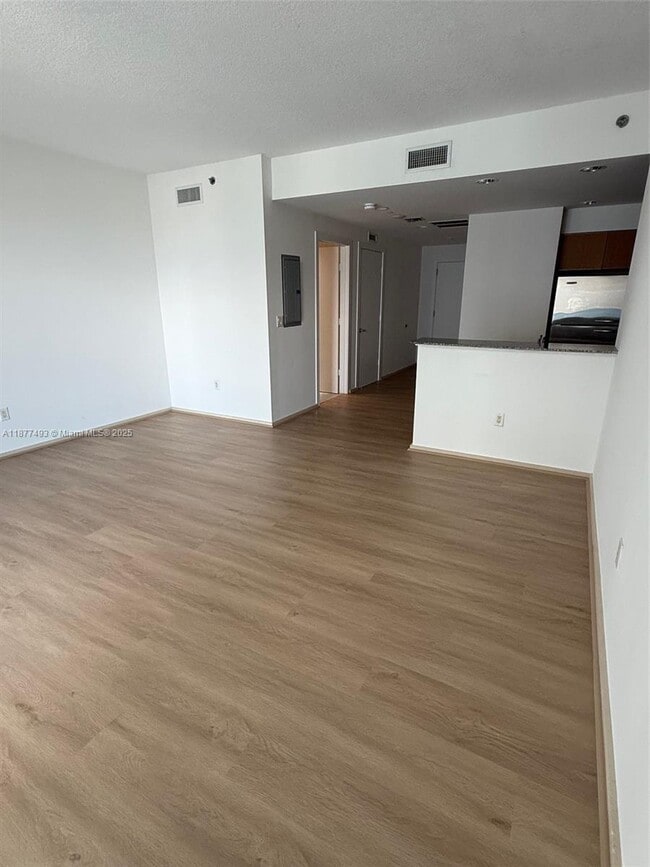 1050 Brickell Ave, Unit 2906 in Miami, FL - Building Photo - Building Photo
