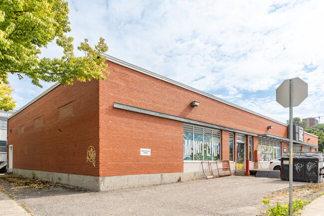 405 De Dieppe Rue in Québec, QC - Building Photo - Building Photo