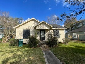 5345 E Parkway Dr in Beaumont, TX - Building Photo