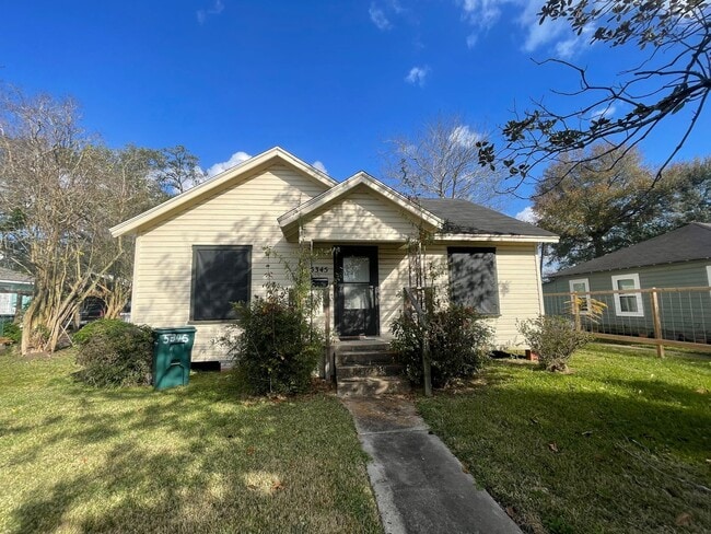 property at 5345 E Parkway Dr