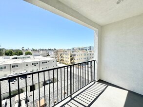 11155 Huston St in Los Angeles, CA - Building Photo - Building Photo