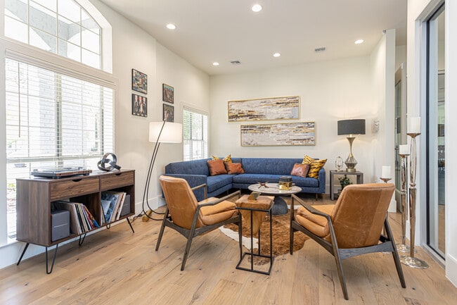 Blu on the Boulevard in Baton Rouge, LA - Building Photo - Interior Photo