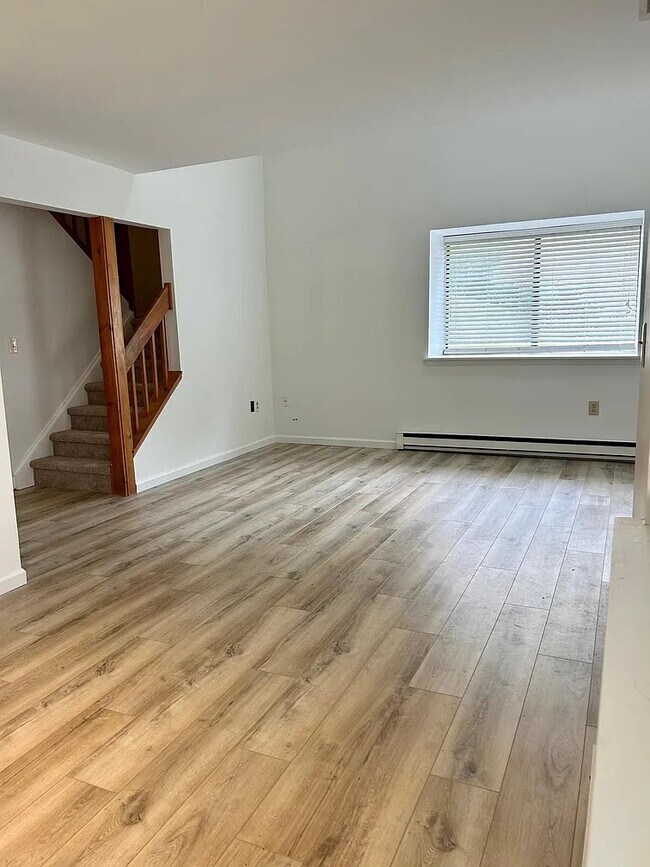 85 N Main St in East Hampton, CT - Building Photo - Building Photo