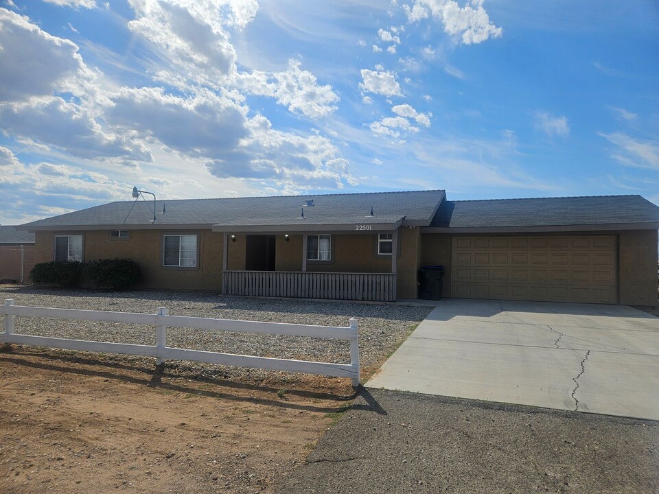 22501 Ottawa Rd in Apple Valley, CA - Building Photo