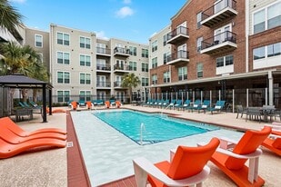 Delaneaux in New Orleans, LA - Building Photo