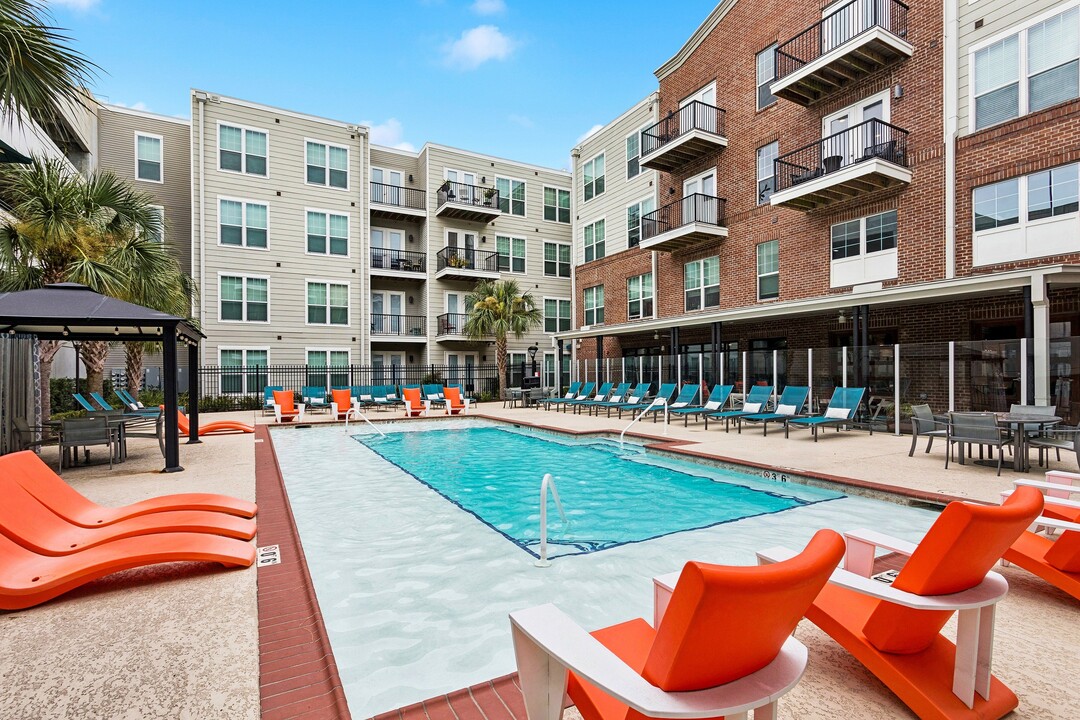 Delaneaux in New Orleans, LA - Building Photo