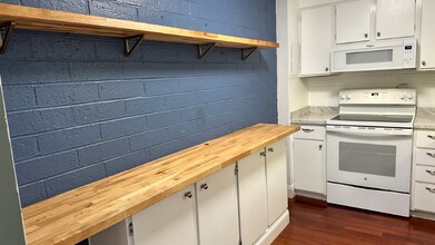 460 S Marion St Pkwy in Denver, CO - Building Photo - Building Photo