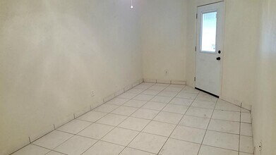 1014 Graham Dr in Tomball, TX - Foto de edificio - Building Photo