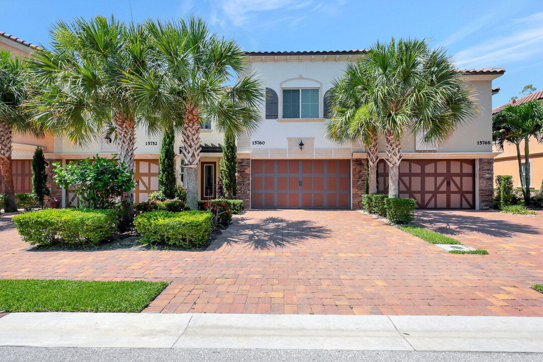 15760 Italian Cypress Wy in Wellington, FL - Building Photo