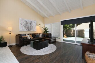 4431 Sandburg Way in Irvine, CA - Building Photo - Building Photo