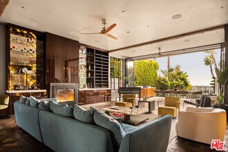 966 Palisades Beach Rd in Santa Monica, CA - Building Photo - Building Photo