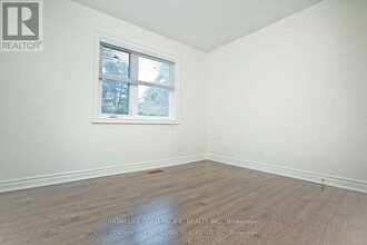8 Southwell Dr in Toronto, ON - Building Photo - Building Photo