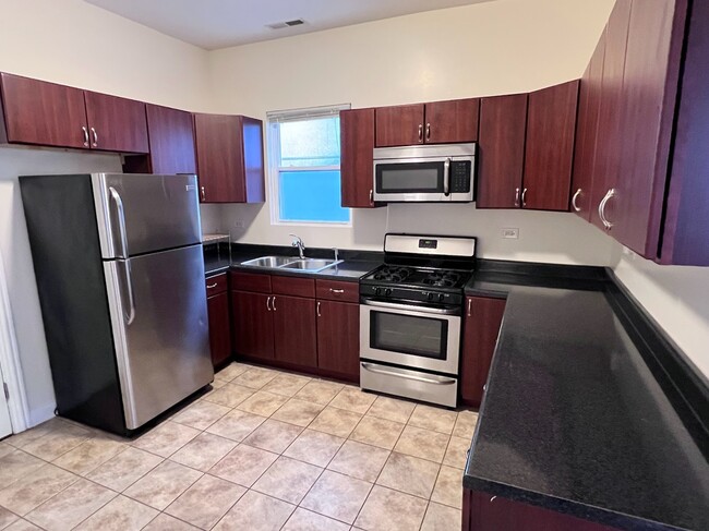 2725 W Barry Ave in Chicago, IL - Building Photo - Building Photo