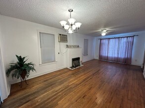 230 Hosack Ave in San Antonio, TX - Foto de edificio - Building Photo
