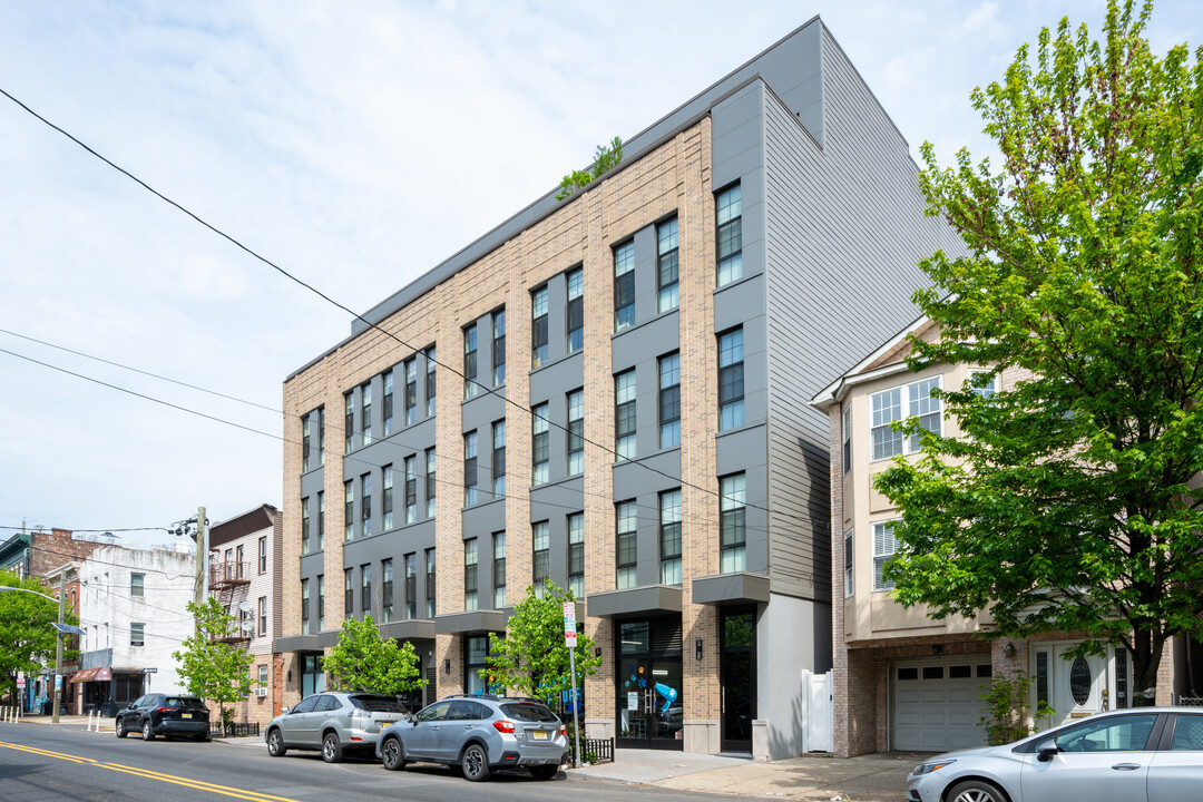 580 Palisade Ave in Jersey City, NJ - Building Photo