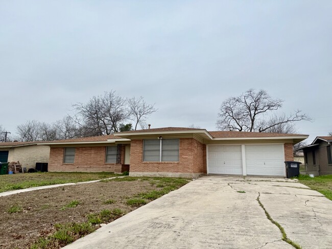 403 Tanglewood in San Antonio, TX - Building Photo - Building Photo