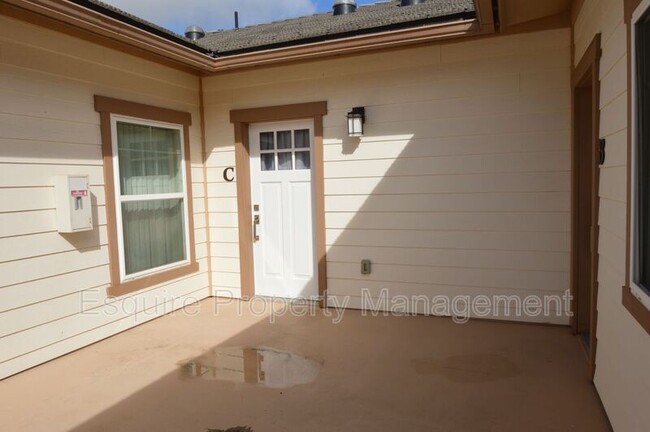 2 Fir St in Camarillo, CA - Building Photo - Building Photo