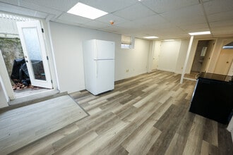 1024 Chestnut St, Unit B in Newton, MA - Foto de edificio - Building Photo