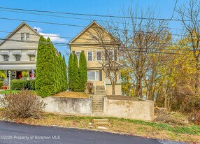 232 Ferdinand St in Scranton, PA - Building Photo