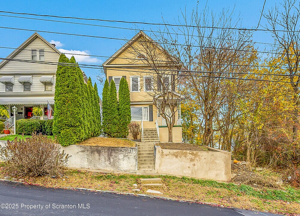 232 Ferdinand St in Scranton, PA - Building Photo