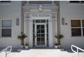 1542 Drexel Ave in Miami Beach, FL - Building Photo - Building Photo