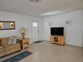 304 Grayston Pl in Sun City Center, FL - Building Photo - Building Photo
