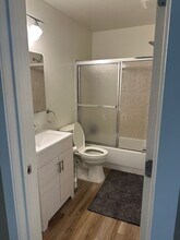 1400 W 47th Ave, Unit B in Anchorage, AK - Building Photo - Building Photo