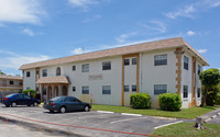 Twin Manor Apartments in Wilton Manors, FL - Foto de edificio - Building Photo