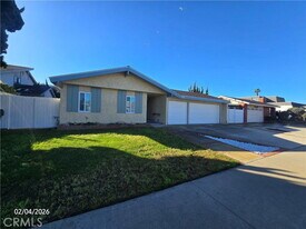 9042 Oceanwood Dr in Huntington Beach, CA - Building Photo