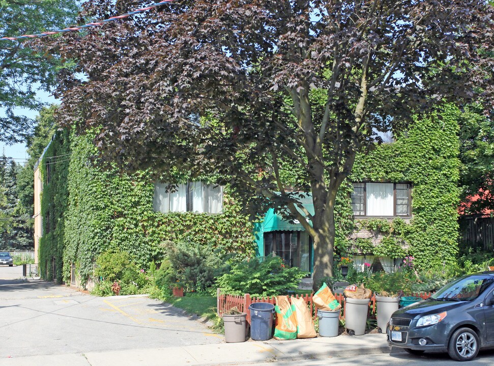 80 Kippendavie Ave in Toronto, ON - Building Photo