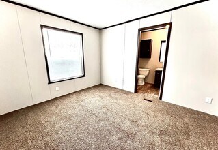 17020 Sleepy Hollow Blvd in Holly, MI - Foto de edificio - Building Photo