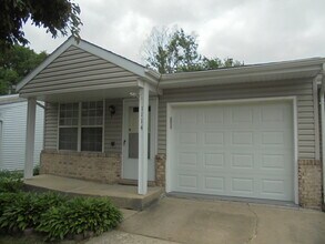 1114 Stratford Ln in Algonquin, IL - Building Photo - Building Photo