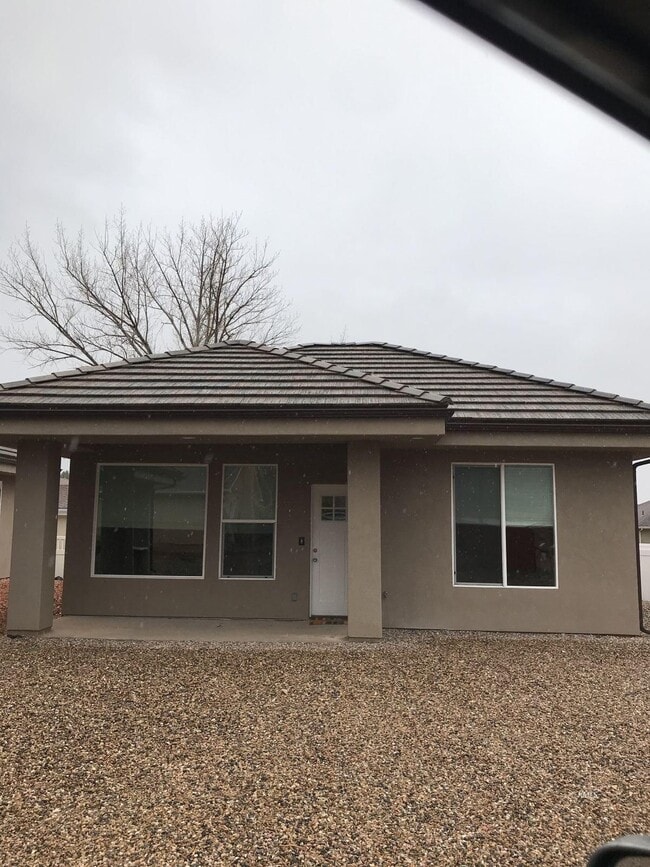 598 S Hillside Dr in Kanab, UT - Building Photo - Building Photo