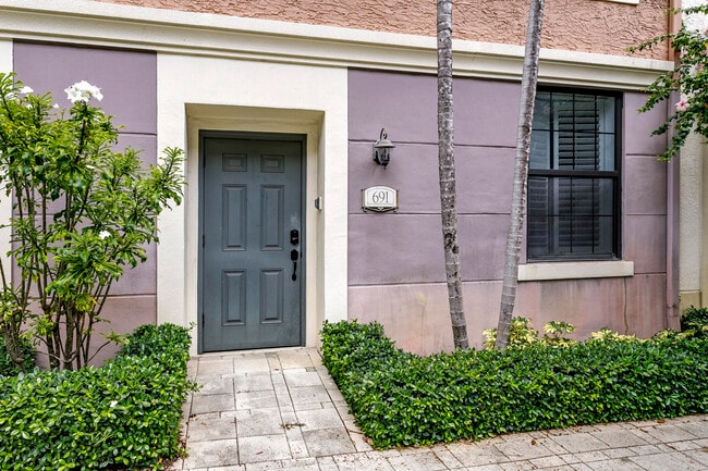 691 Hibiscus St in West Palm Beach, FL - Building Photo - Building Photo