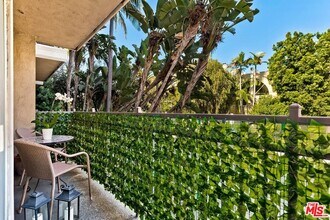 141 S Clark Dr in West Hollywood, CA - Building Photo - Building Photo