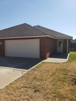 310 N Brentwood Ave in Lubbock, TX - Building Photo