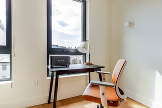 130 Hope St in Brooklyn, NY - Foto de edificio - Building Photo