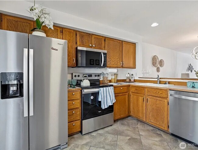 property at 833 SW Sunset Blvd