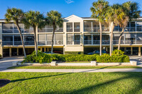 South Beach Club in Naples, FL - Foto de edificio - Building Photo