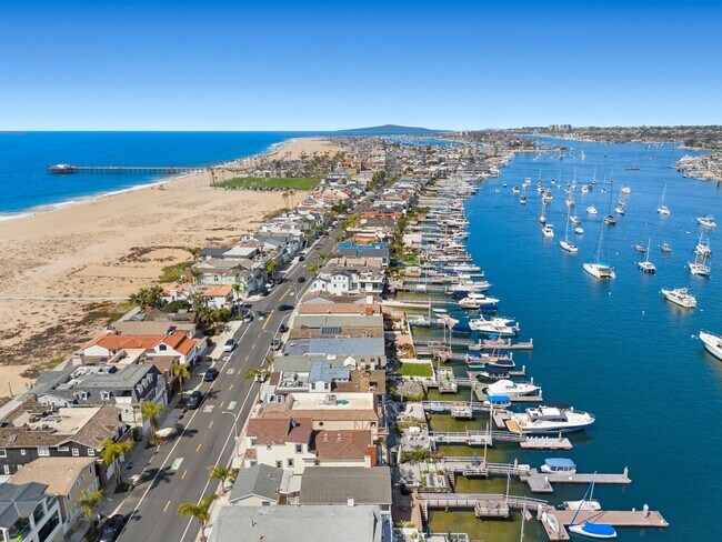 1214 E Balboa Blvd in Newport Beach, CA - Building Photo - Building Photo