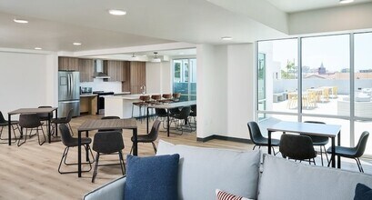 1623 W Manchester Ave in Los Angeles, CA - Building Photo - Building Photo