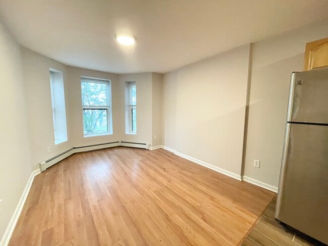 76 Hammond St, Unit F in Boston, MA - Foto de edificio - Building Photo