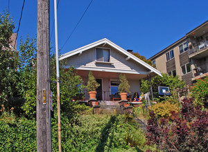 3925 Whitman Ave N in Seattle, WA - Building Photo - Building Photo