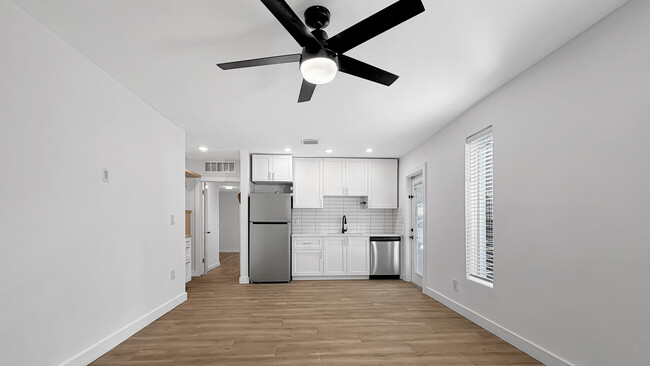 7995 SW 140th Terrace in Palmetto Bay, FL - Building Photo - Building Photo