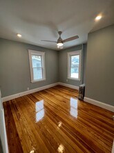 11 Burnham St, Unit 2 in Somerville, MA - Foto de edificio - Building Photo